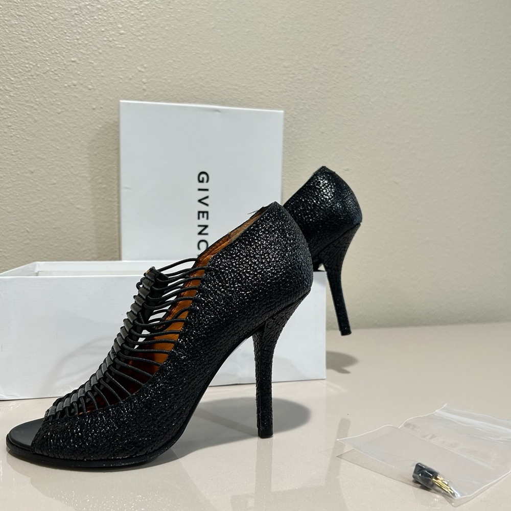 Ankle Boots Givenchy
Givenchy Spazz Peep Toe